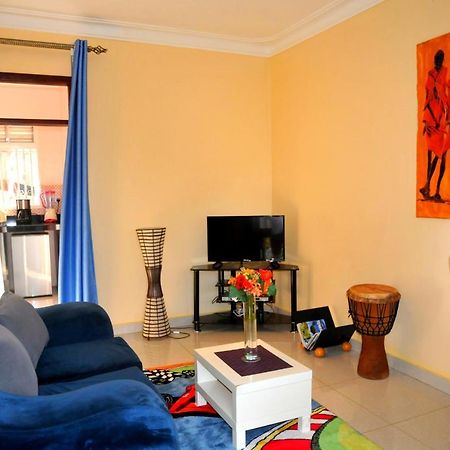 Victoria Lake View Guesthouse & Safaris Entebbe Extérieur photo
