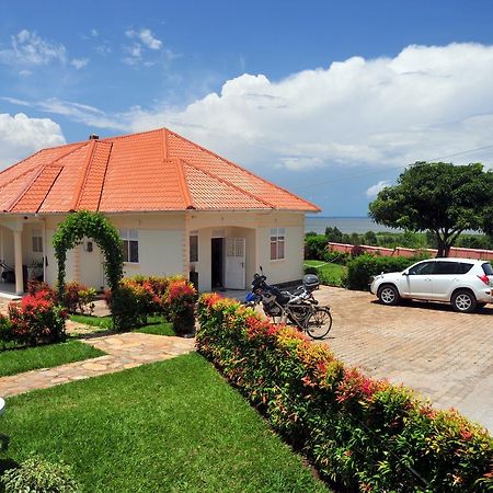 Victoria Lake View Guesthouse & Safaris Entebbe Extérieur photo
