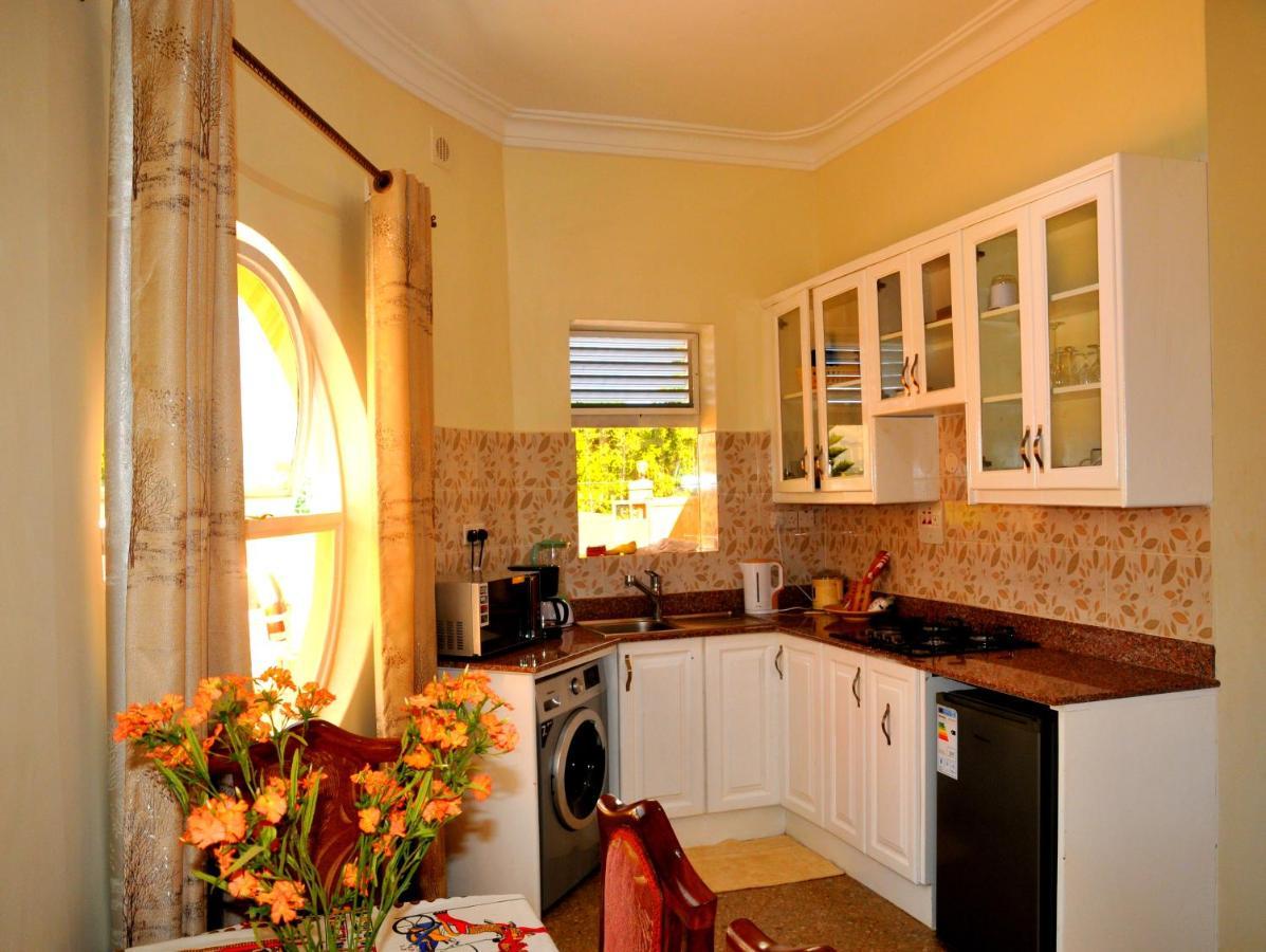 Victoria Lake View Guesthouse & Safaris Entebbe Extérieur photo