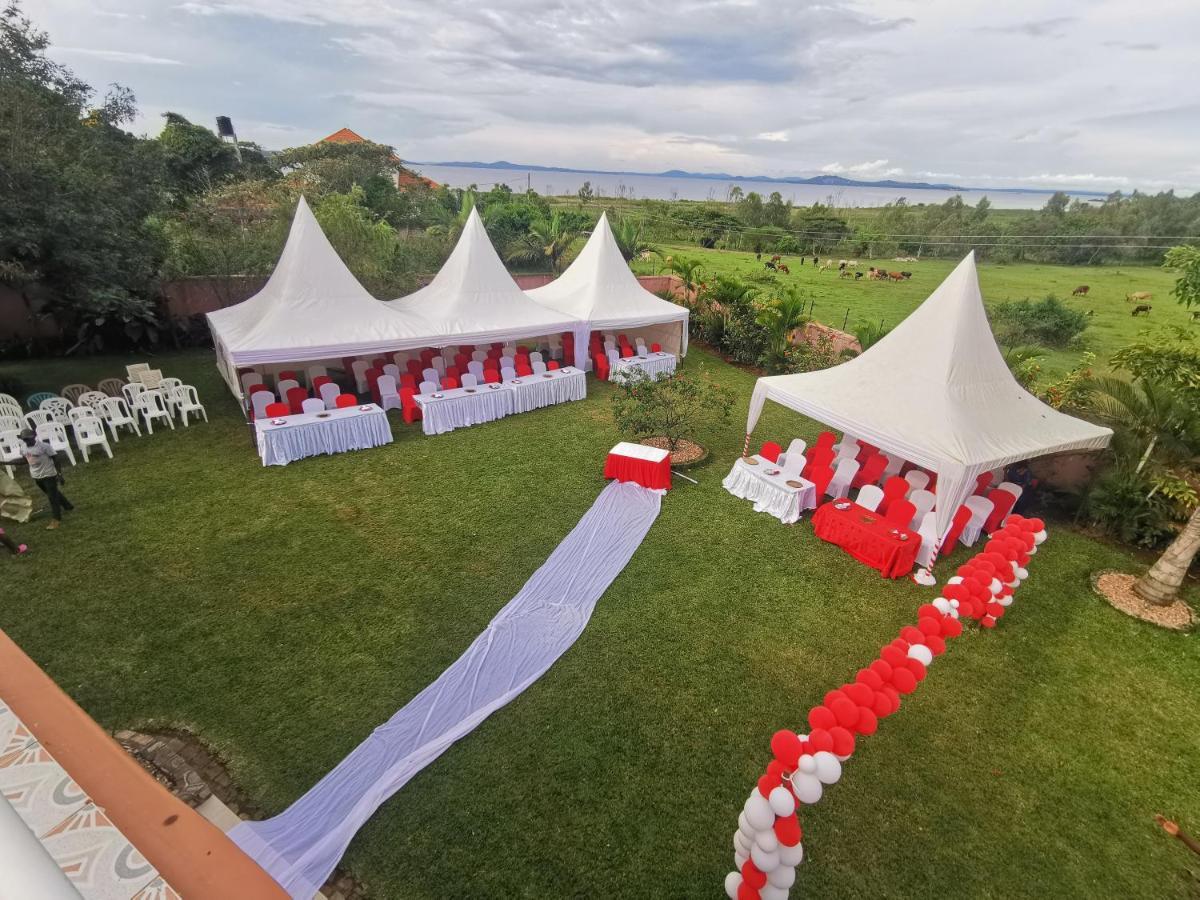 Victoria Lake View Guesthouse & Safaris Entebbe Extérieur photo