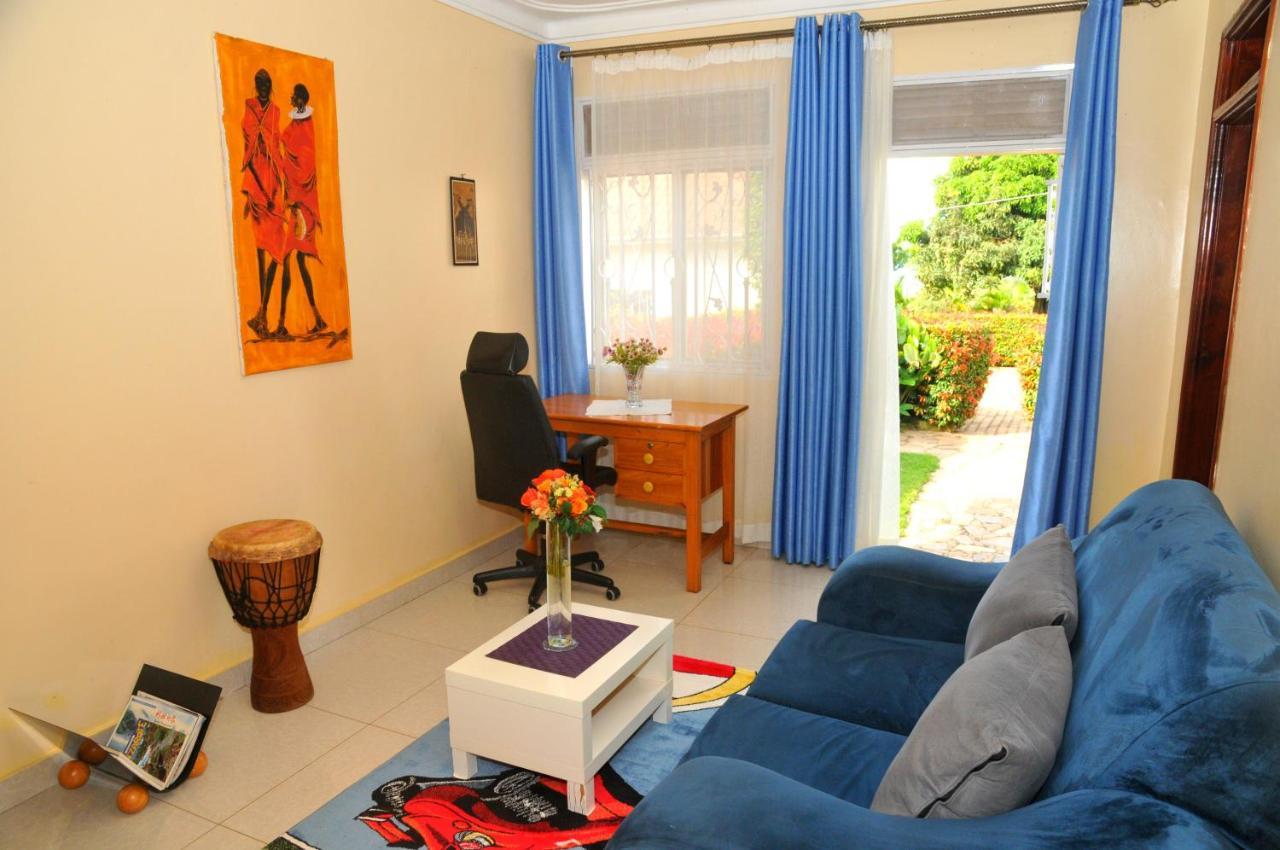 Victoria Lake View Guesthouse & Safaris Entebbe Extérieur photo