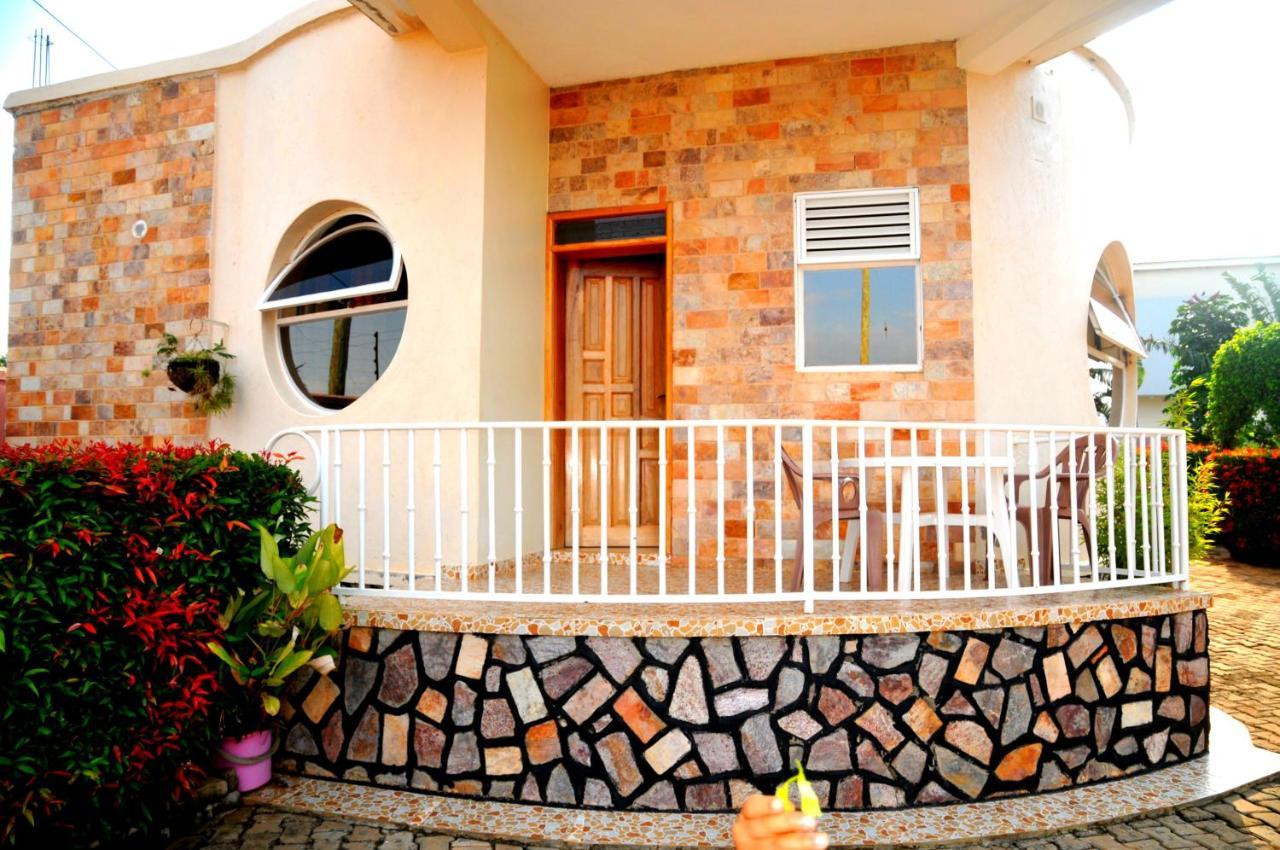 Victoria Lake View Guesthouse & Safaris Entebbe Extérieur photo
