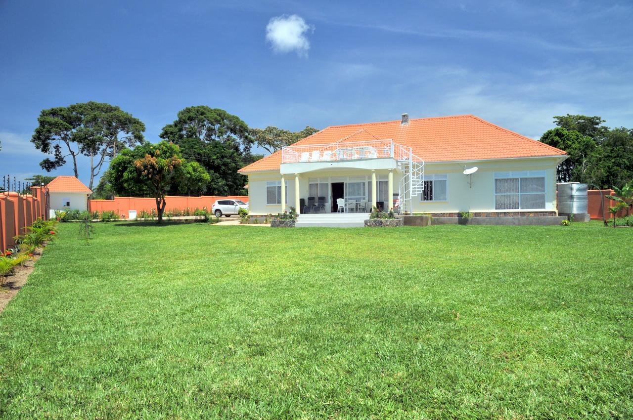 Victoria Lake View Guesthouse & Safaris Entebbe Extérieur photo