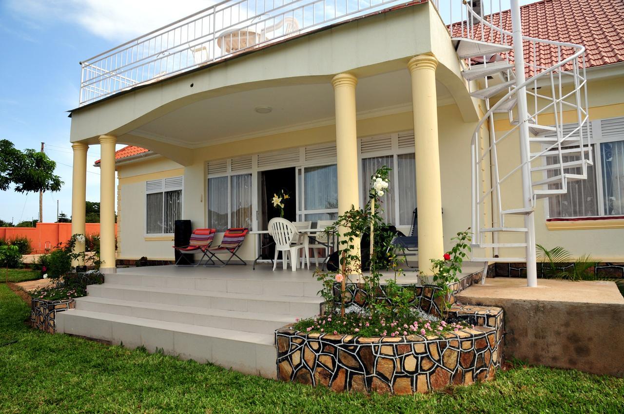 Victoria Lake View Guesthouse & Safaris Entebbe Extérieur photo