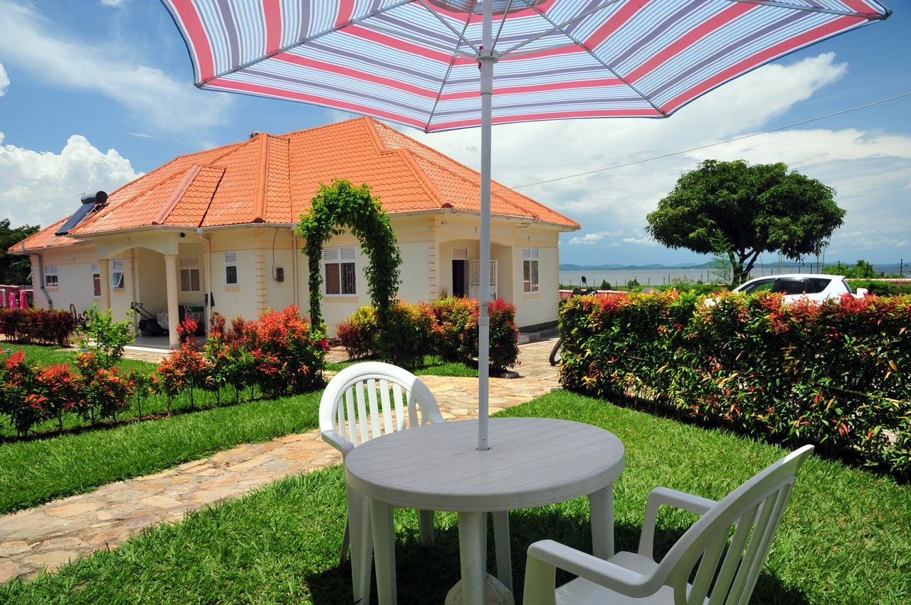 Victoria Lake View Guesthouse & Safaris Entebbe Extérieur photo