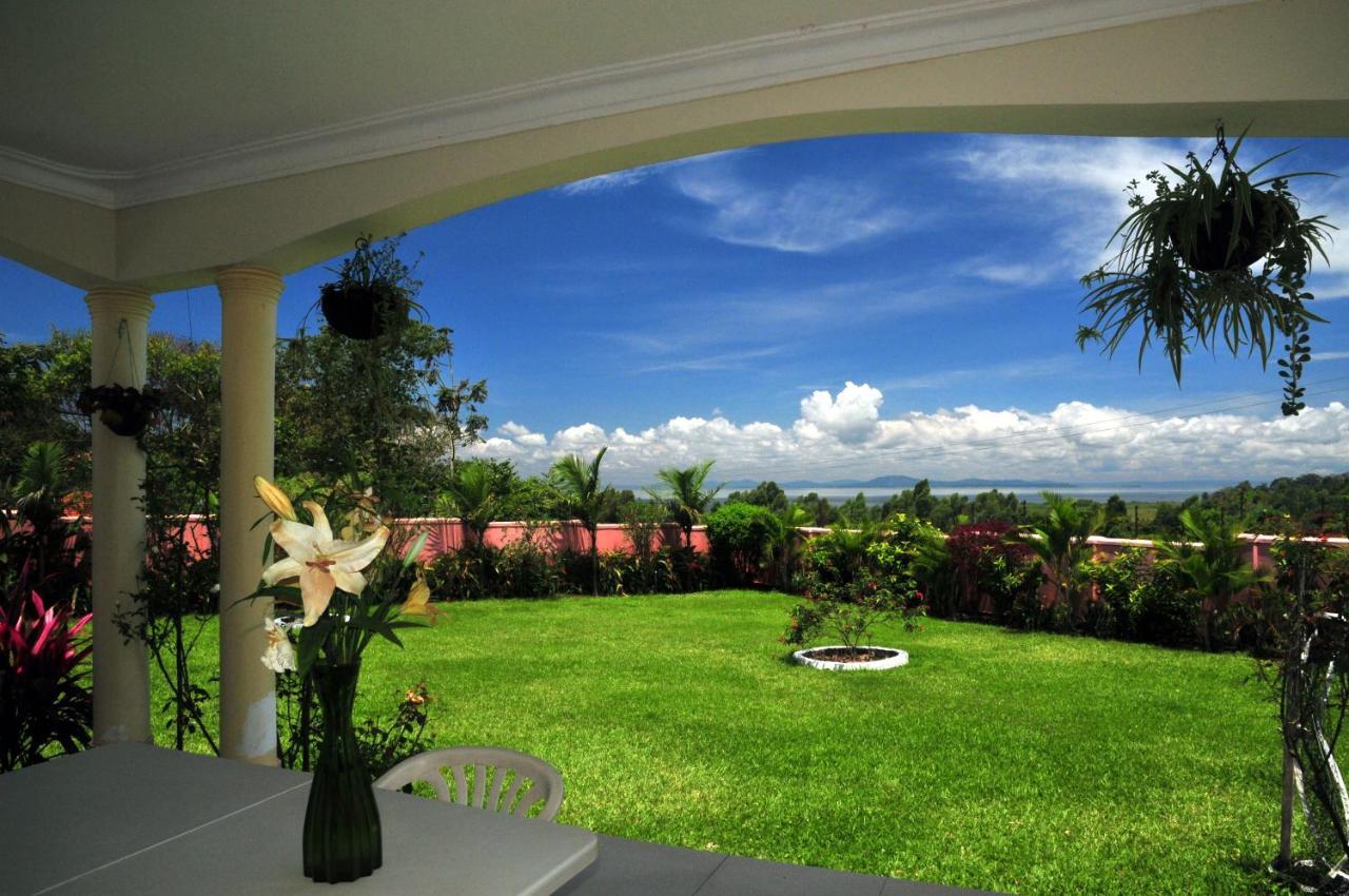 Victoria Lake View Guesthouse & Safaris Entebbe Extérieur photo