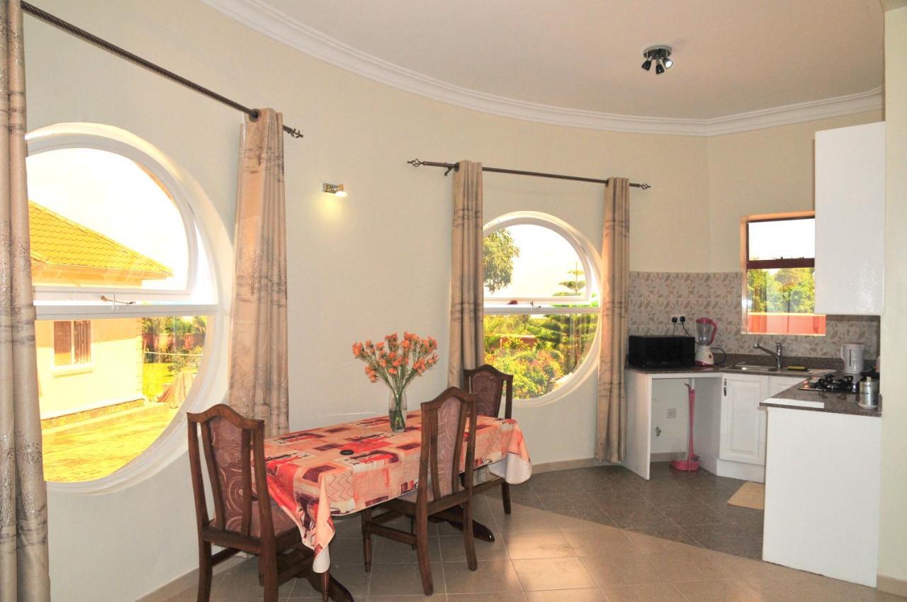 Victoria Lake View Guesthouse & Safaris Entebbe Extérieur photo