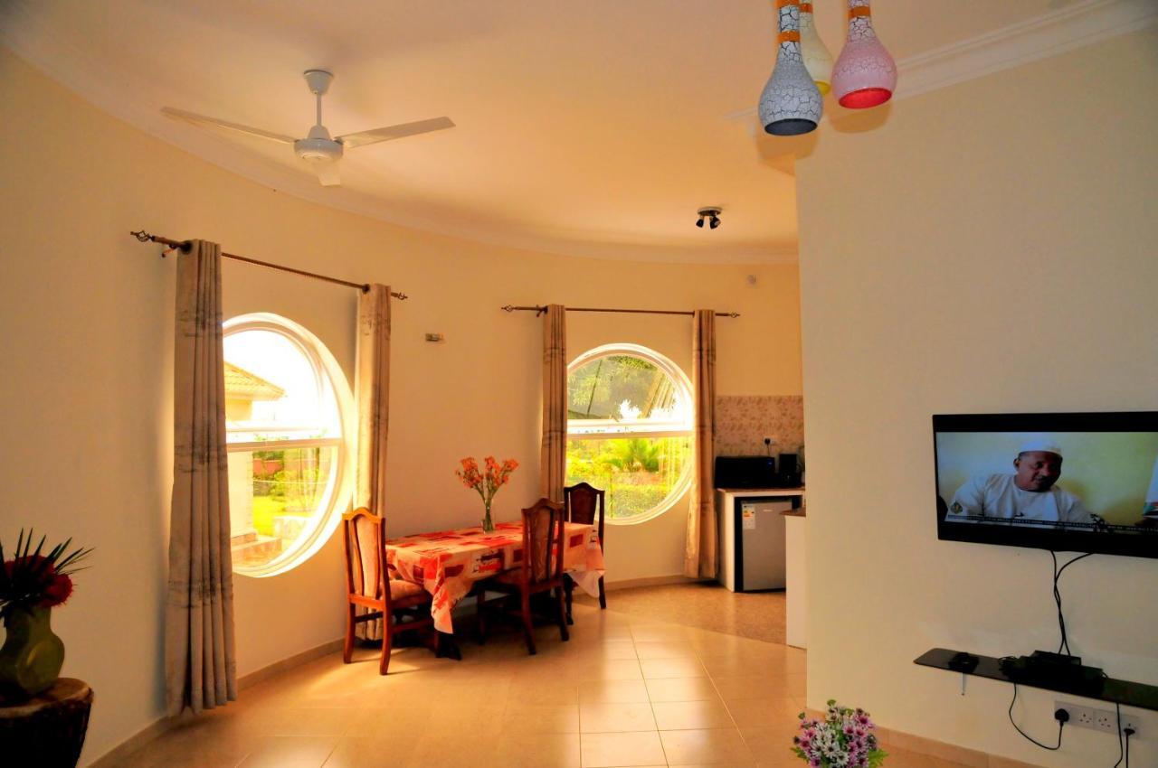 Victoria Lake View Guesthouse & Safaris Entebbe Extérieur photo
